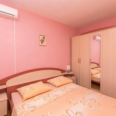 Albina Apartment *