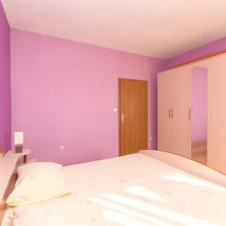 Daire Albina Brodarica (Sibenik-Knin)